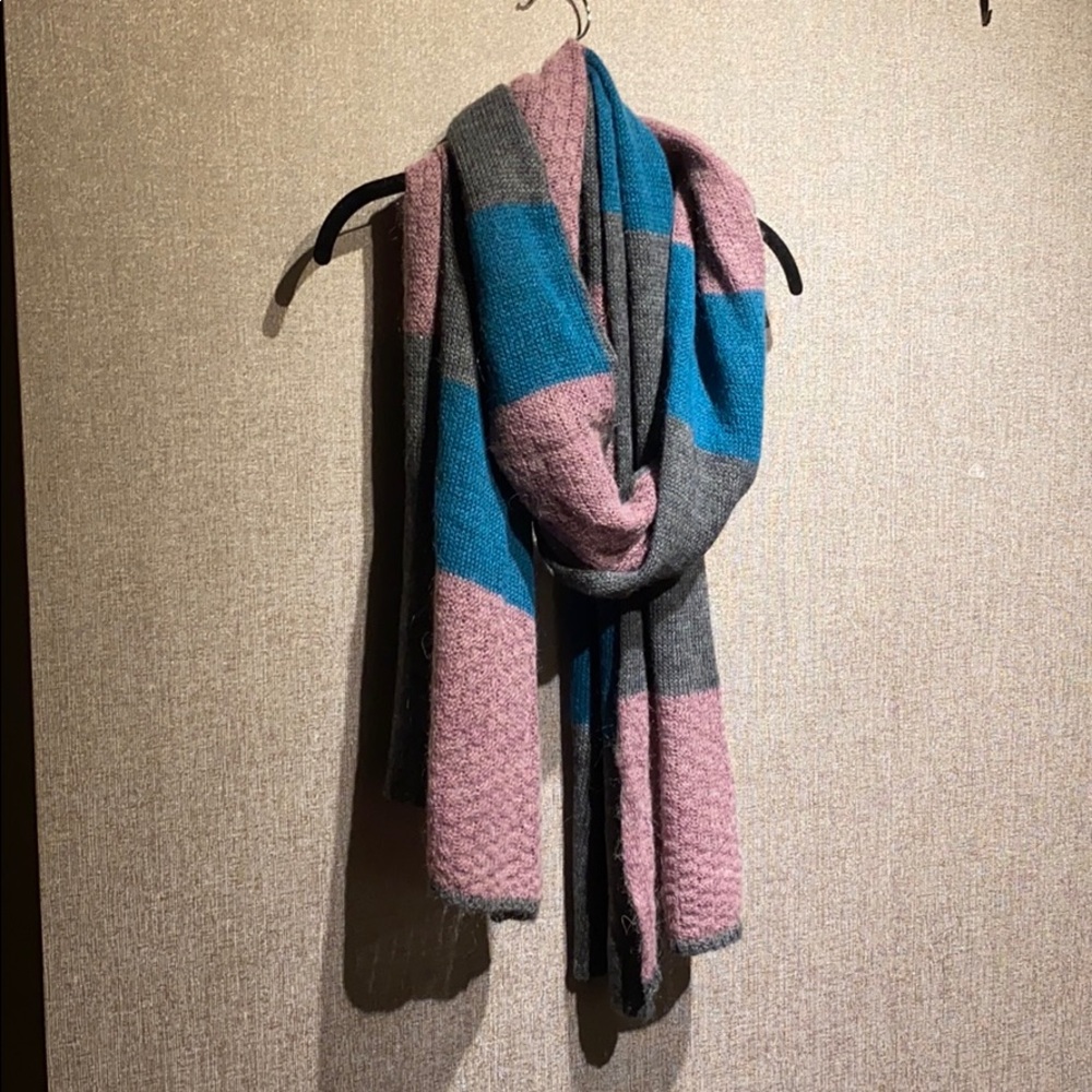 Inusual italian scarf